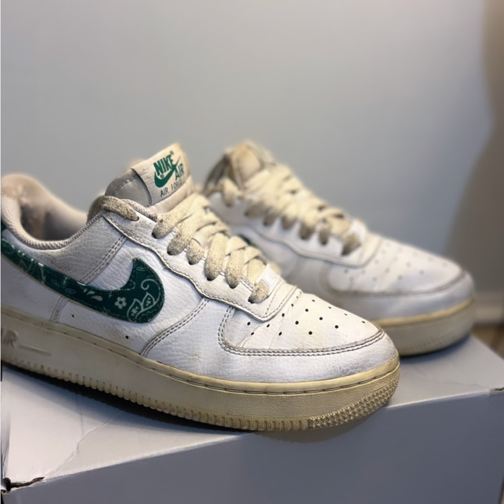 White / green nike air force